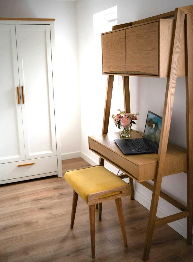 The Red House Modern Stylish Home From Home Walking Distance To Cardiff Bay And City Centre With Parking Exterior foto